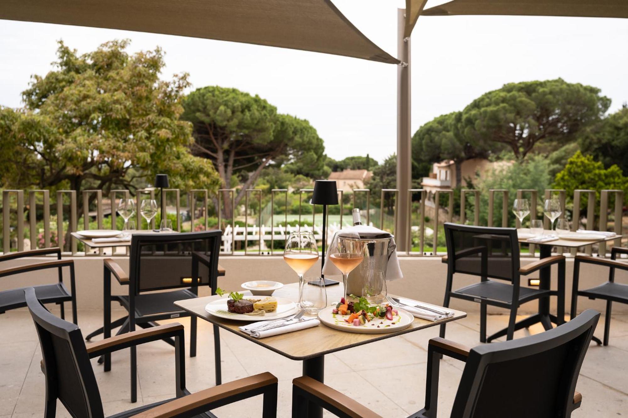 Hotel Du Parc Cavalaire Sur Mer ภายนอก รูปภาพ